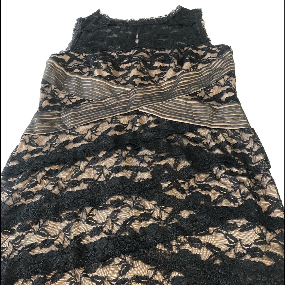 Beautiful women’s dress! - Picture 3 of 13